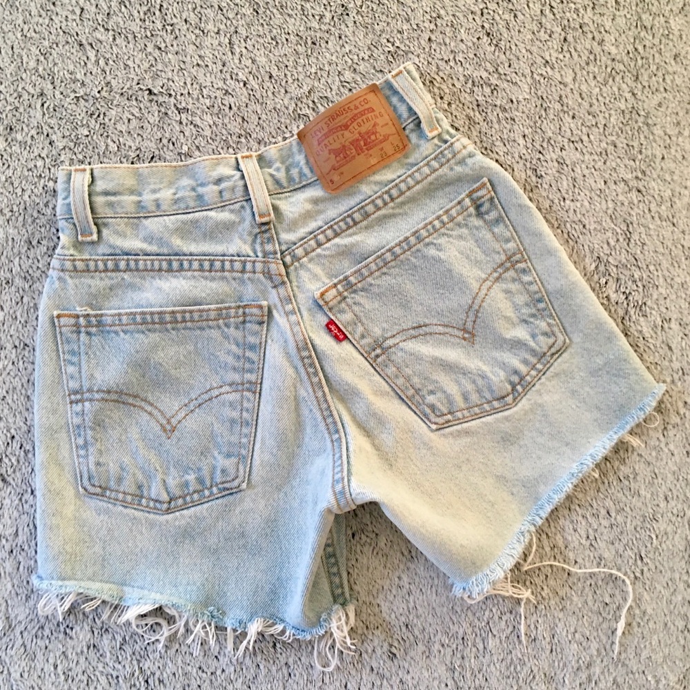 Vintage Light Wash Levi’s Denim Jean Shorts